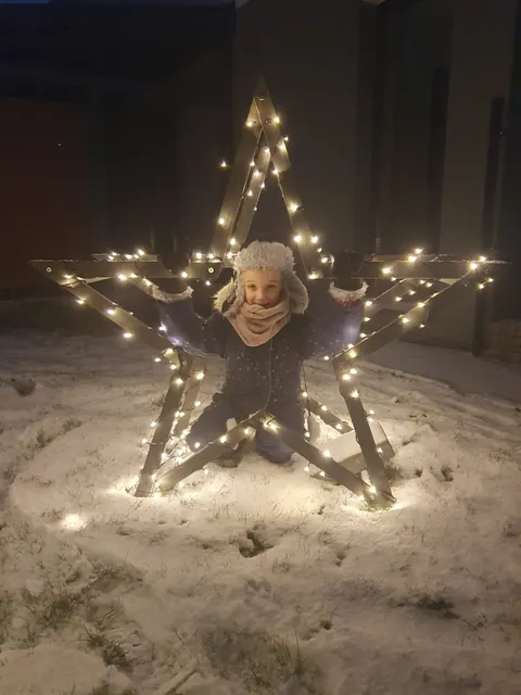 ModoStar-Stern im Schnee